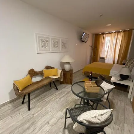 Esmeralda With Balcony 1 Apartment